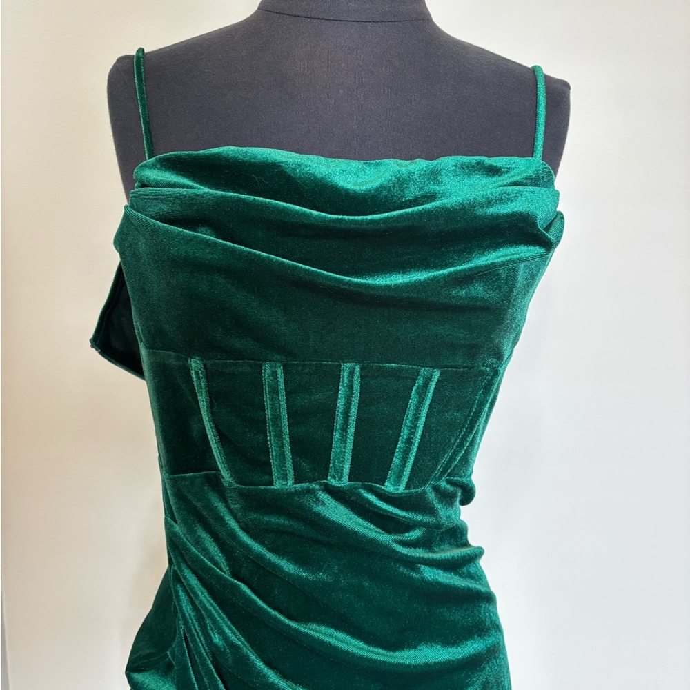 Windsor Emerald Velvet Midi Dress - Picture 3 of 6